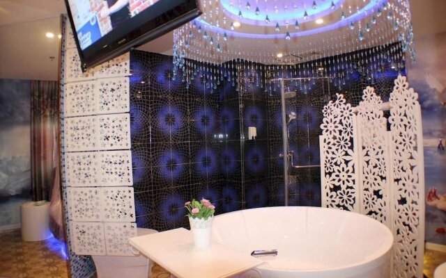 Passerby Fashion Theme Hotel