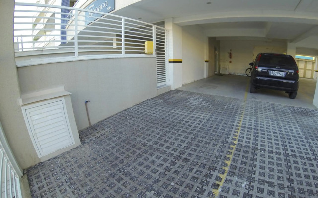 Ed Mônaco, 150 metros da praia de Bombas