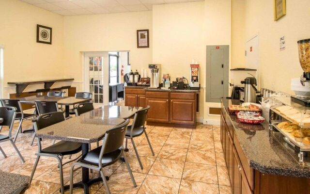 Quality Inn Kissimmee West - Lake Buena Vista South