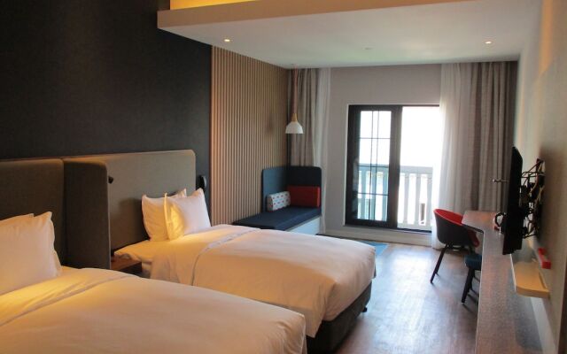 Holiday Inn Express Shanghai Tourism Zone