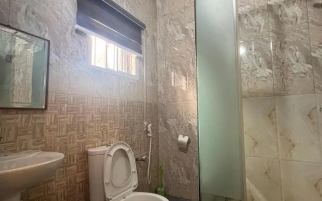 Ice Suites And Apartment