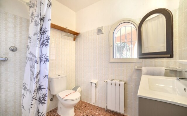 Villa - 4 Bedrooms with Sea views - 104991