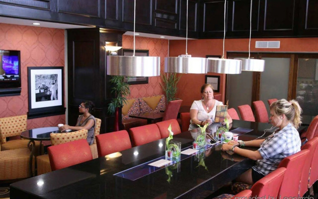 Hampton Inn & Suites Dallas/Lewisville-Vista Ridge Mall, TX