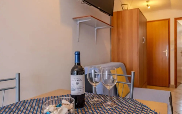 Mil - 30 m From Beach - SA3