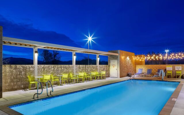 Home2 Suites By Hilton Redding