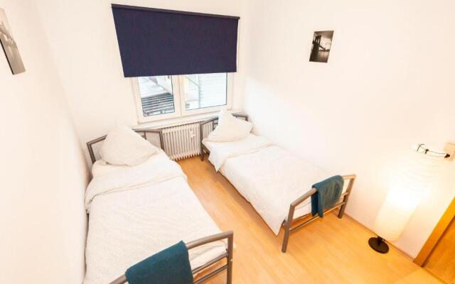 AVR Apartment HOF 11