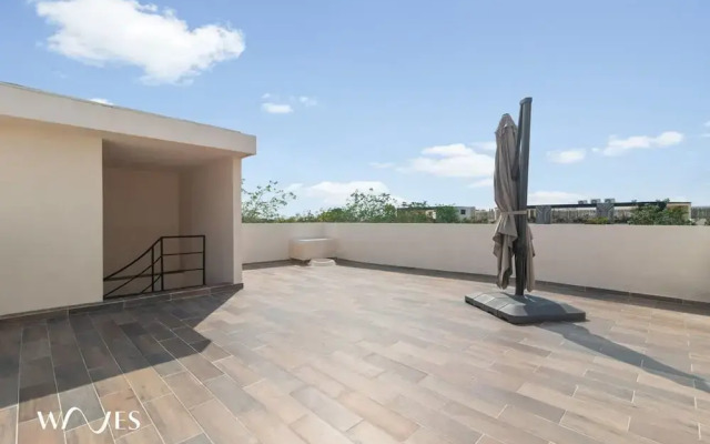 Spacious 3 Br w Private Pool Exclusive Gym