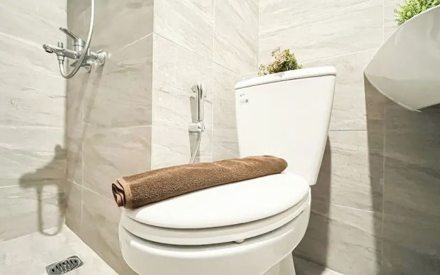 Basic Brown Accent 1Br Apartment Collins Boulevard