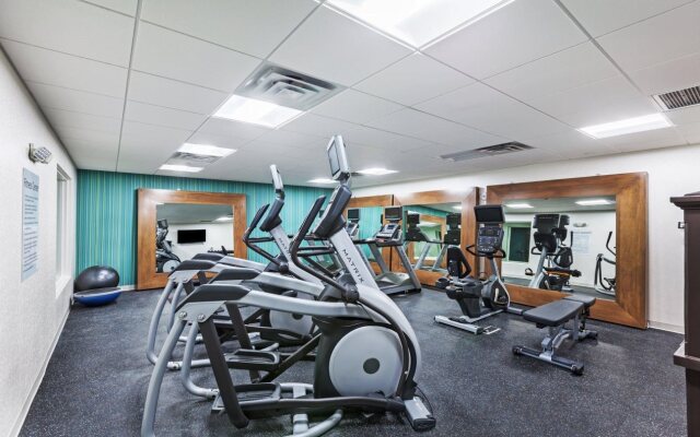 Holiday Inn Express & Suites Coffeyville by IHG