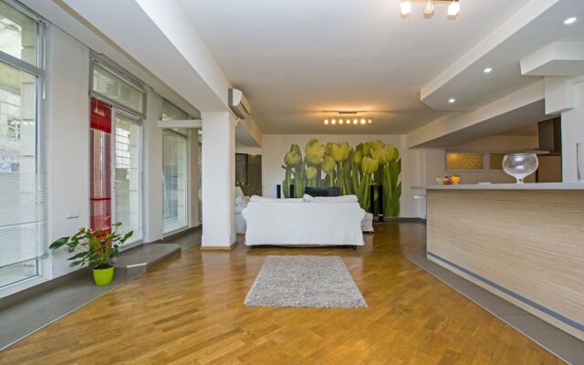 FlatsInYerevan - Apartments by Republic Square