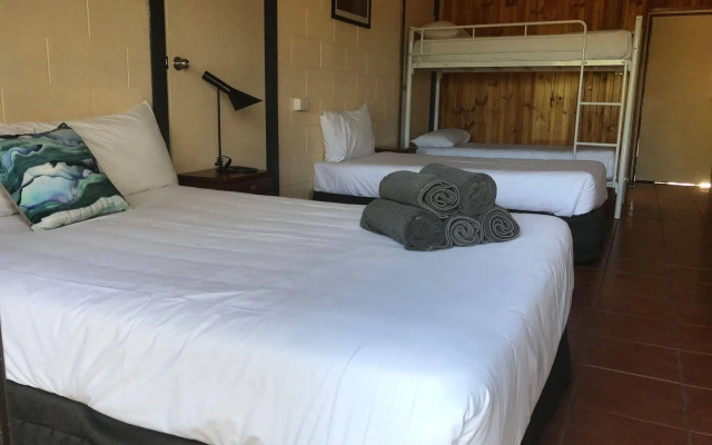 Birch Motel Bowen