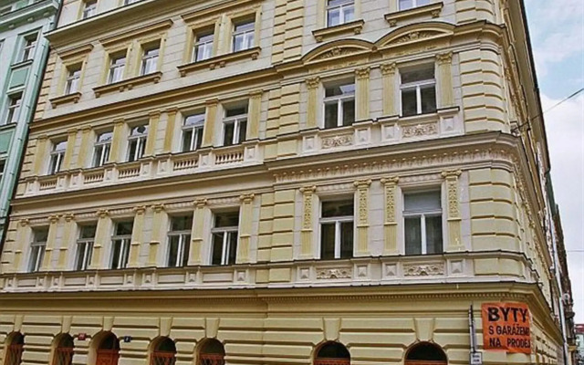 Theatre Apartments
