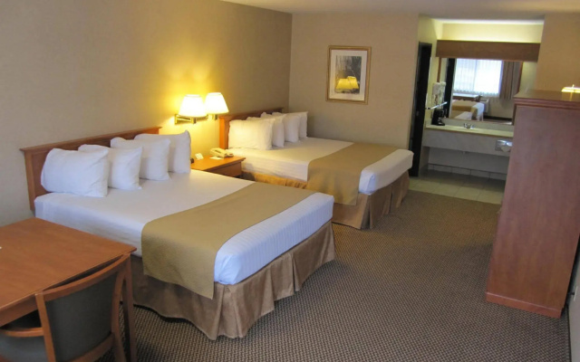 Oakridge Inn & Suites