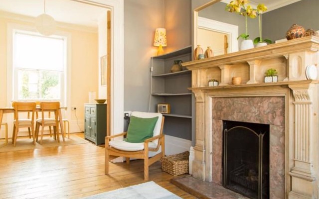 Classic Victorian House Sleeps 8 in East Brighton