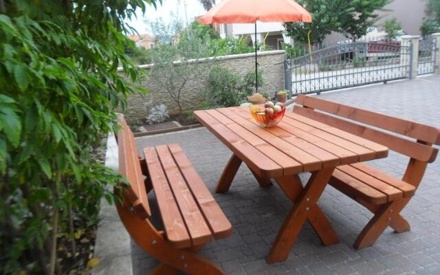 Marinka - With Backyard - A2