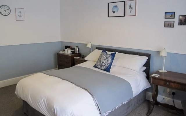 Stone's Throw Guesthouse