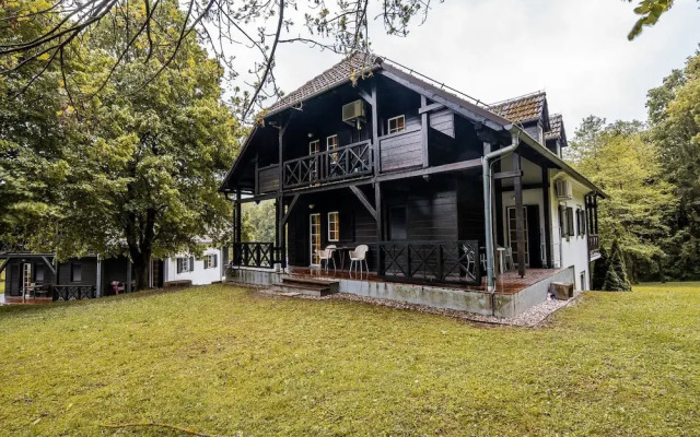 Rustic and Radiant Retreat Apartments With Terrace
