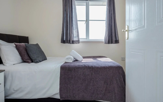 Captivating 3-bed Apartment in Grays