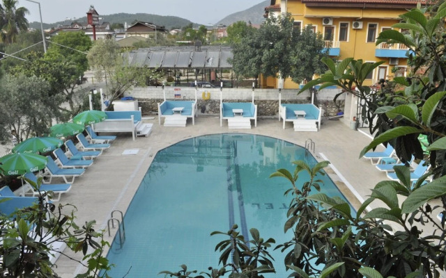Nicholas Garden Hotel
