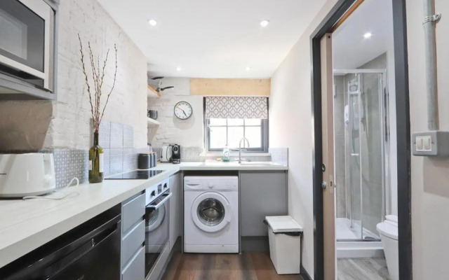 Quirky and Cool Christmas Steps 2 bed