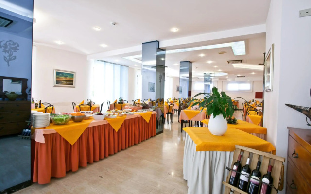 Hotel Thea