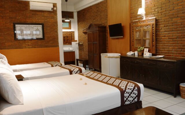 Paku Mas Hotel