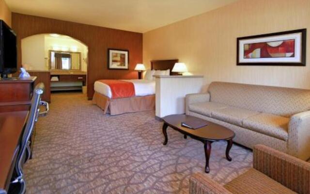 Comfort Suites Near Fairplex