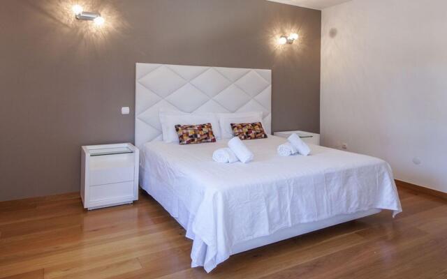 Villa Amendoa (AL) in Corroios