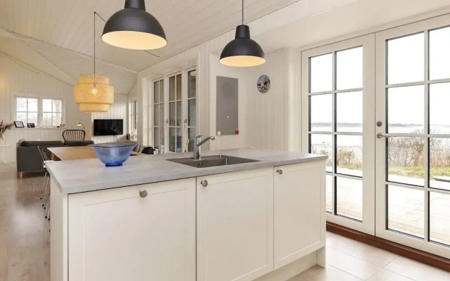 6 Person Holiday Home in Martofte