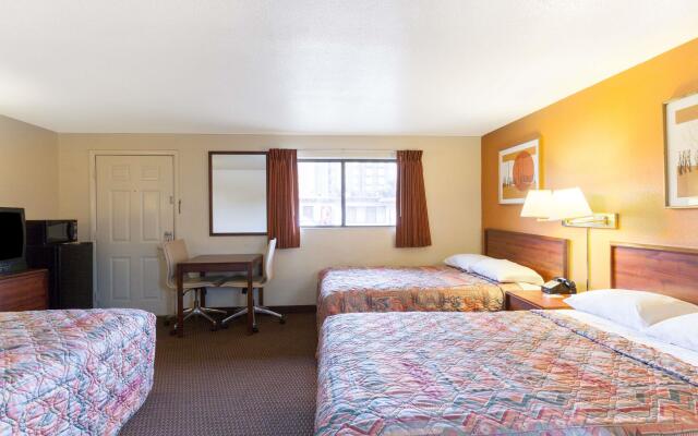 Country Inn & Suites by Radisson, Flagstaff Downtown, AZ