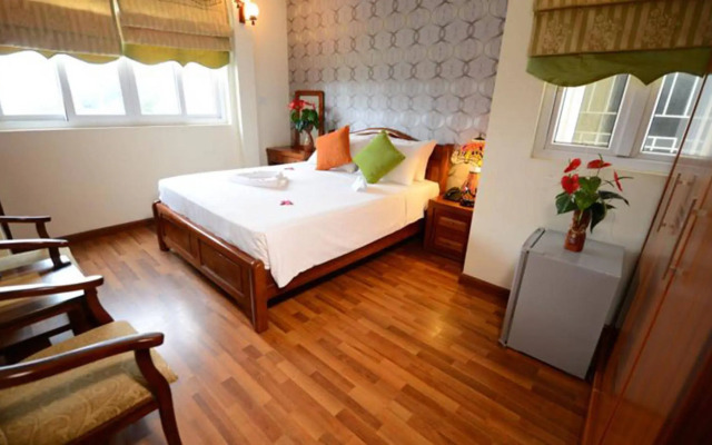 Holiday Lakeview Hotel