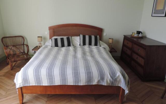 Manoir Le Parc near Paris & Disneyland