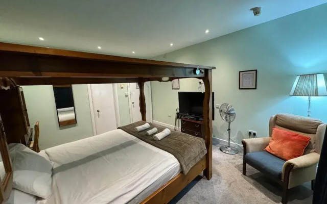 The George Hotel