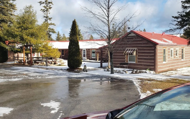 Birchwood Motel