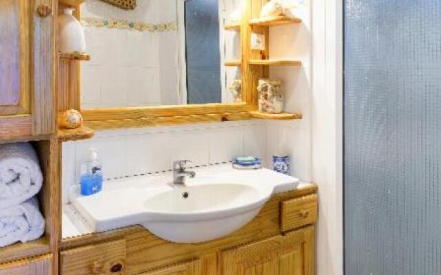 Lovely 3 bedroom beach house on a sandy beach