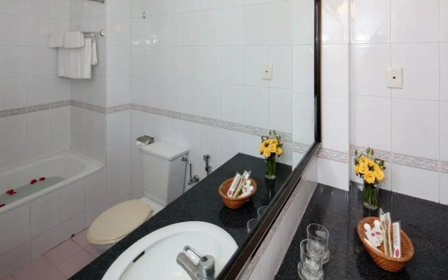 Lucky Central Hotel & Travel