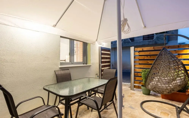 Filiatra Welcoming Hideaway - A Cozy Urban Escape