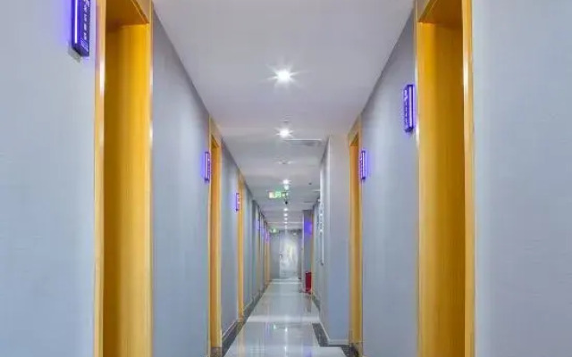 Lanfeng Hotel (Qingdao North Station)