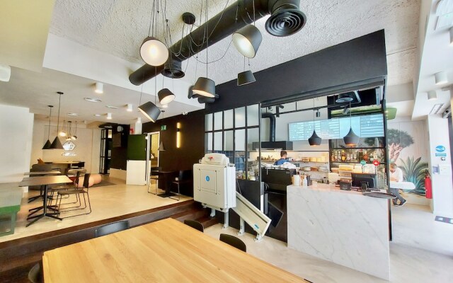 Atypicap Capsule Hostel