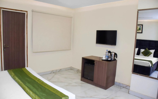 Fabhotel Metro View