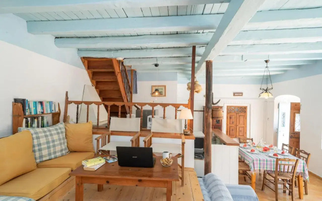 Architects House (100 meters from Assos beach)
