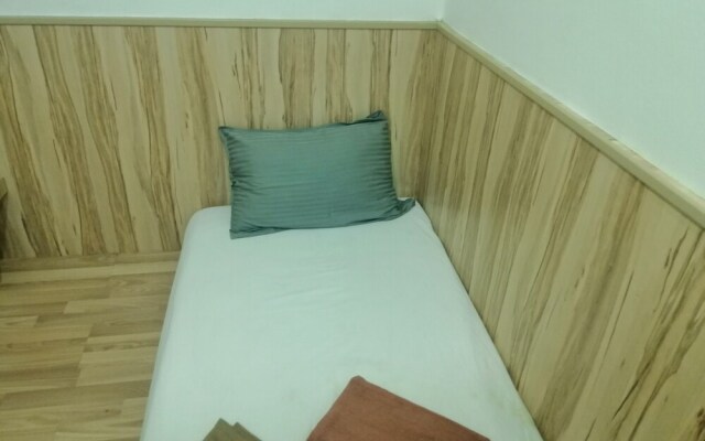 OYO 90028 Ragula Hotel