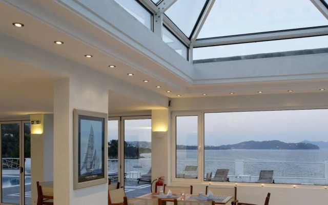 Cape Kanapitsa Hotel & Suites