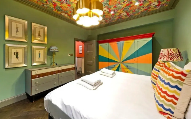 Colourful 3 Bed Kensington Garden Flat
