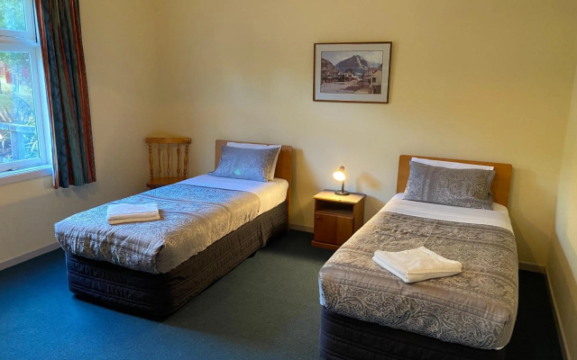 Resort Arrowtown – Guest Rooms – Arrowtown