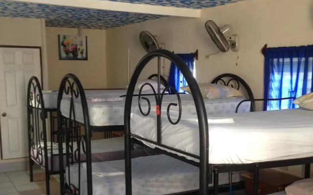Hostal Brisas y Olas - Hostel