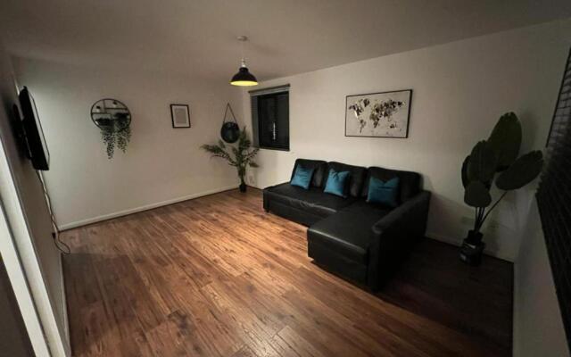 Impeccable 2-bed Apartment in Grays, London