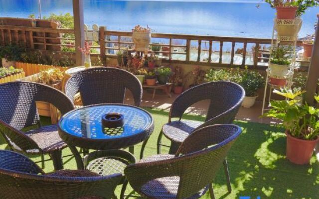 Lugu Lake Cloud - Sea Stacked Courtyard