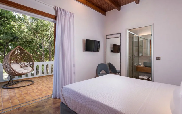 Azatis Luxury Villa
