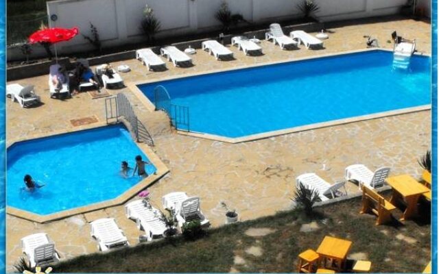 Hotel Familiya Club